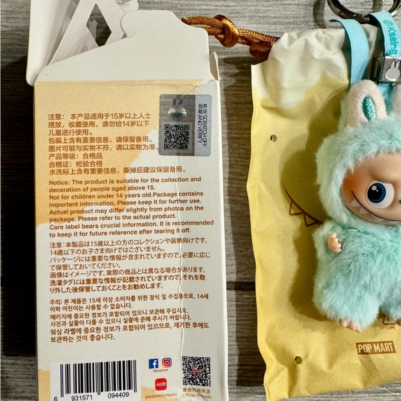 Authentic LaBuBu- Pin for Love vinyl plush pendant in Letter: I - Picture 5 of 5